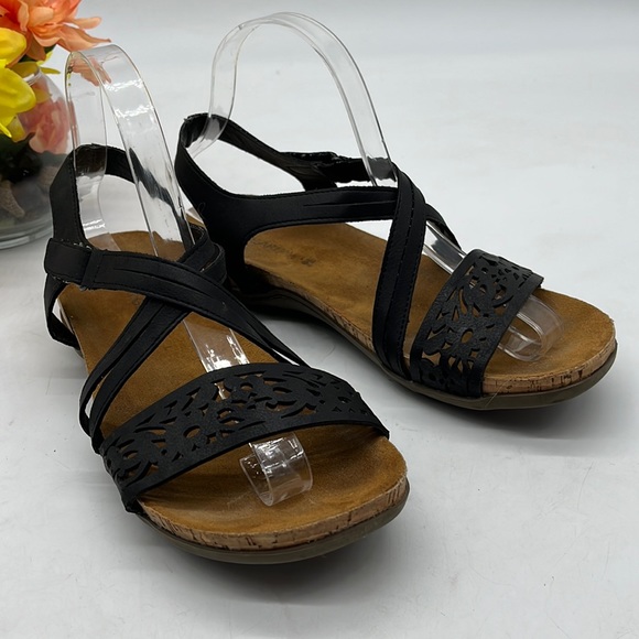 Shoes - Bearpaw Black Suede Sandal Size 9. BSN2679D